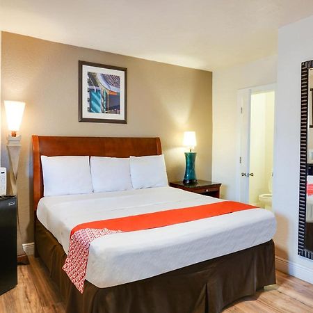 Oyo Hotel Austin Street Giddings Eksteriør bilde