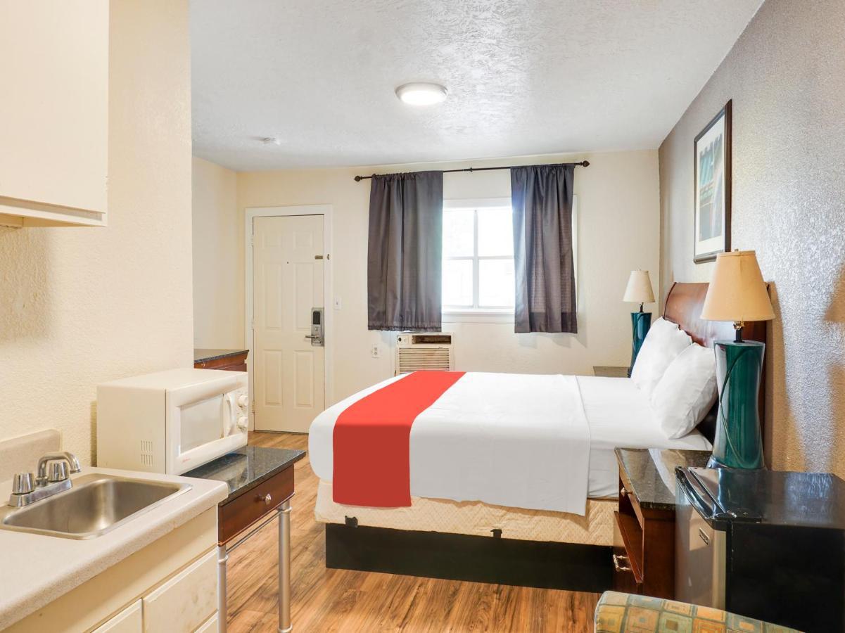 Oyo Hotel Austin Street Giddings Eksteriør bilde