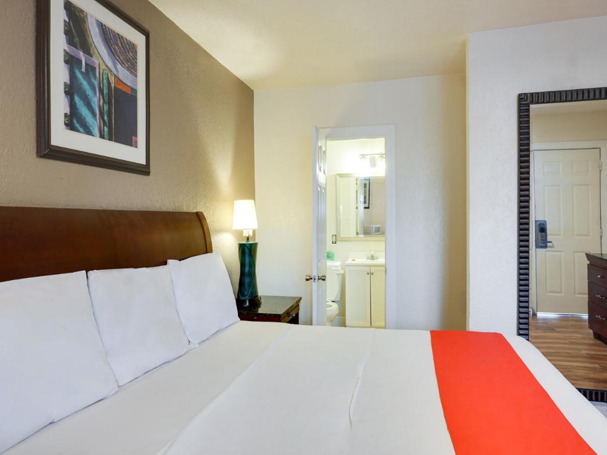 Oyo Hotel Austin Street Giddings Eksteriør bilde
