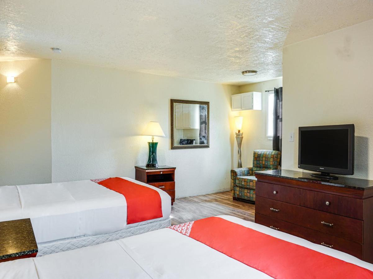 Oyo Hotel Austin Street Giddings Eksteriør bilde